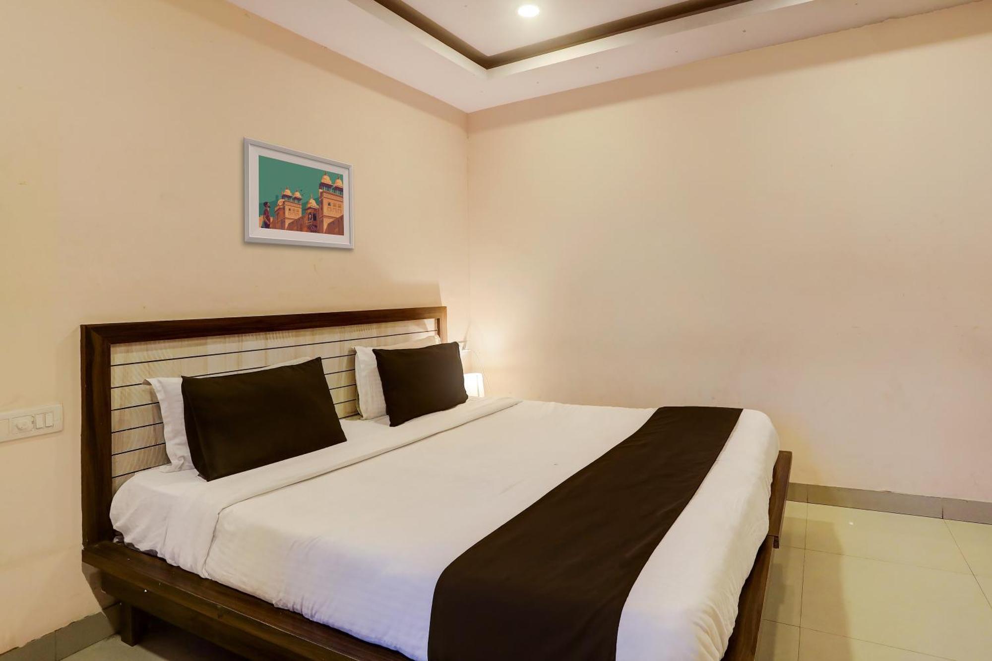 Super Hotel O Vaishnavi Inn Hyderabad Exterior foto
